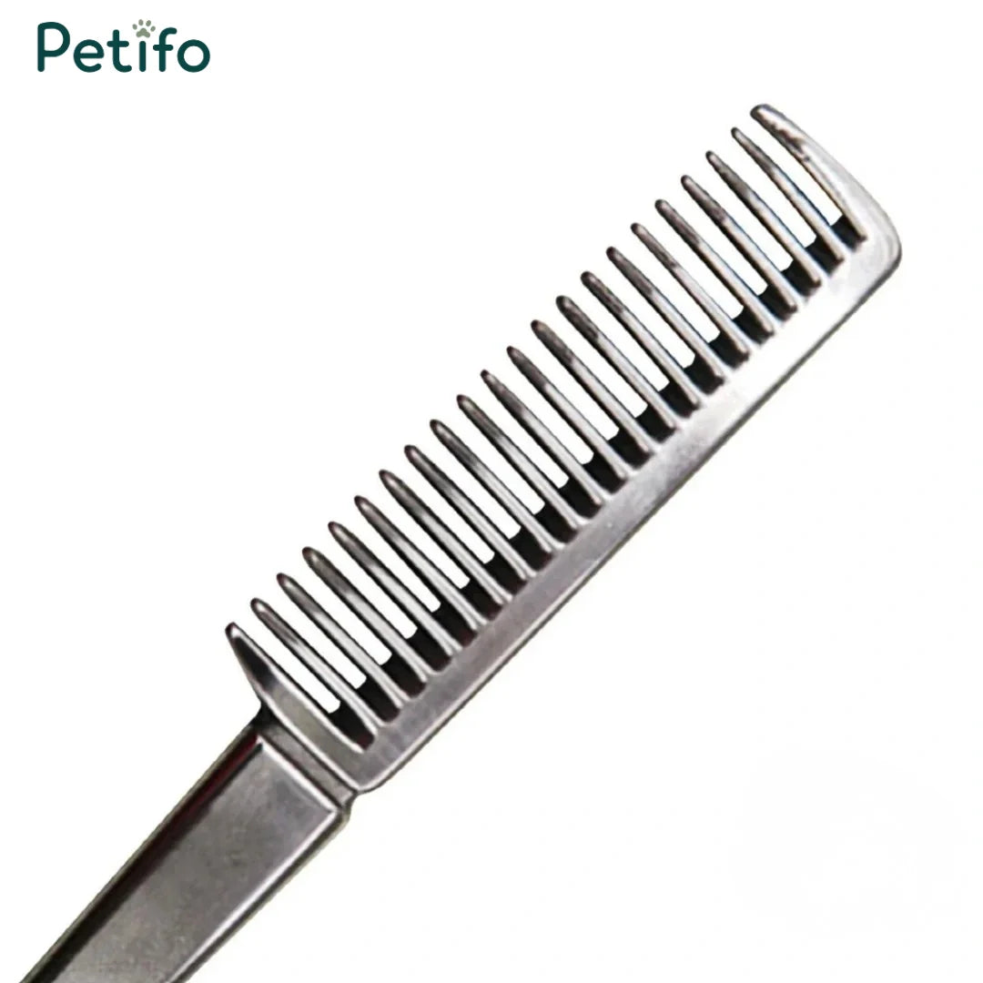 Close-up of the metal teeth and handle design of the equestrian grooming comb.