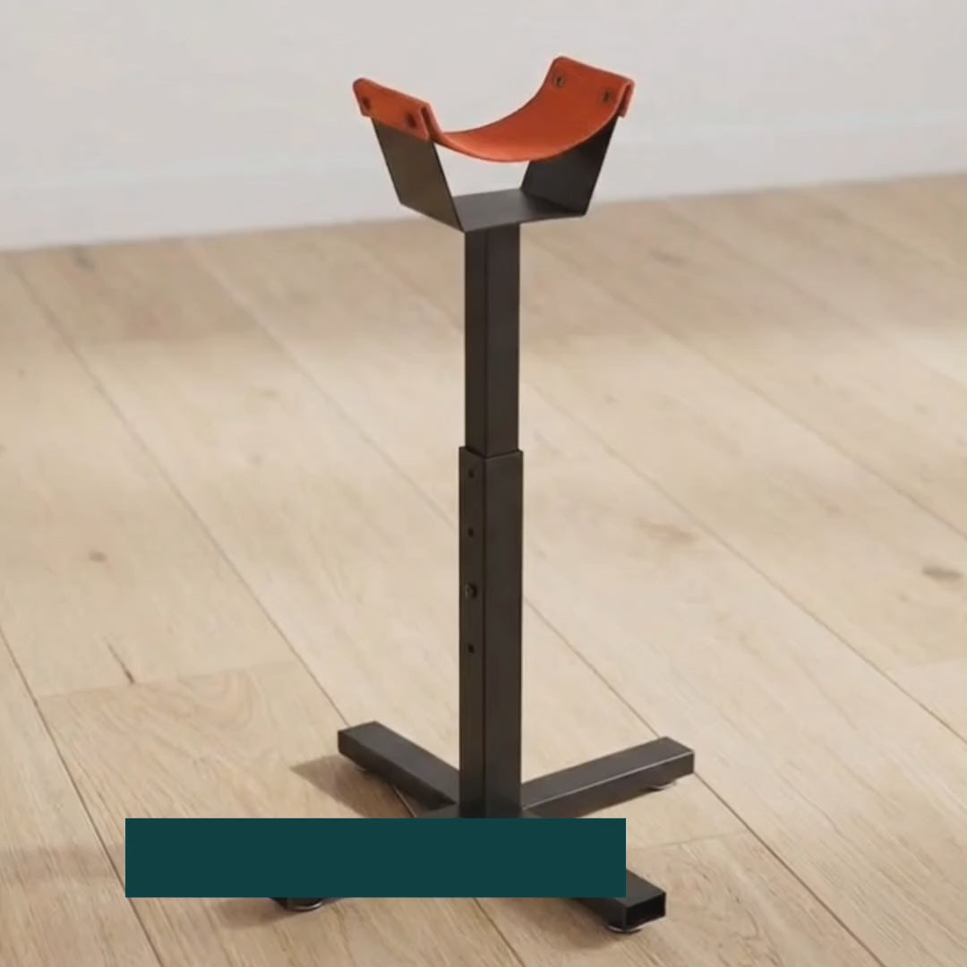 Hovmira adjustable hoof stand supporting a horse's hoof – Petifo