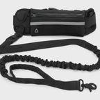 Walking hands-free with the Flexura lead clipped to the waist bag – Petifo