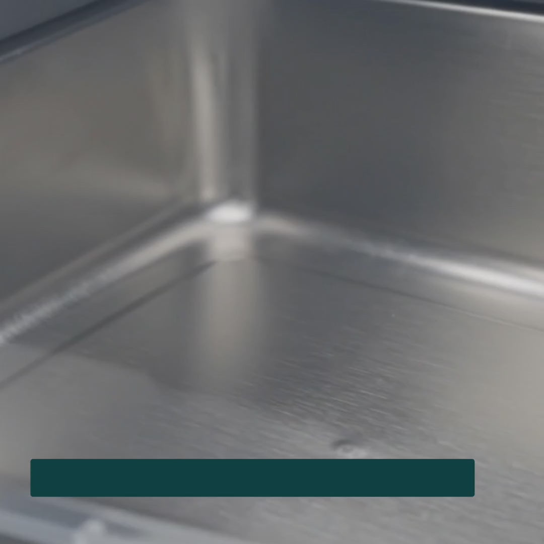 SteelBox stainless steel litter tray shown in use – Petifo